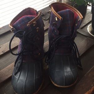 TOMMY HILFIGER DUCK BOOTS